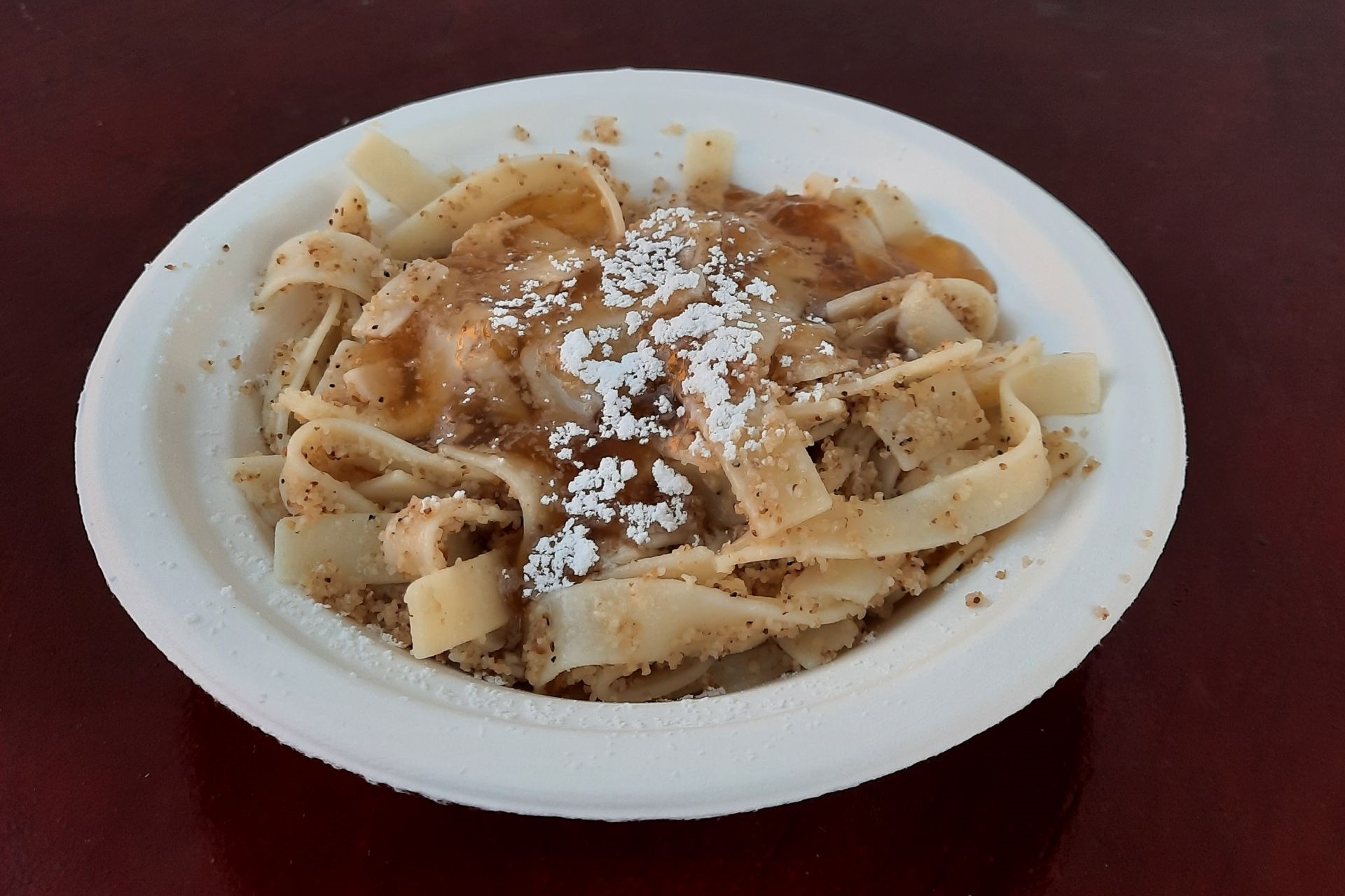 Grízes tészta a Mobil Grill Gyorsbüfében! Gyorsan finomat! Frissensültek, készételek széles választéka a Mobil Grill Gyorsbüfében. Változatos köretek, házias ízek, bőséges adagok és mindig mosolygós kiszolgálás Budapest Márton Áron téren a 1112 kerületben.