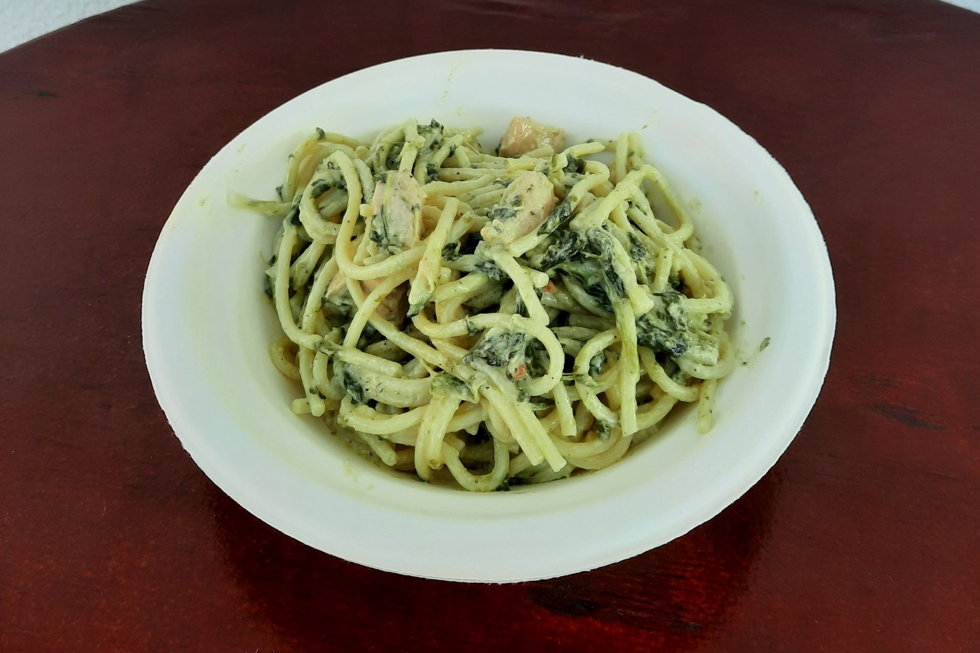 Spenótos csirkés spagetti a Mobil Grill Gyorsbüfében! Gyorsan finomat! Frissensültek, készételek széles választéka a Mobil Grill Gyorsbüfében. Változatos köretek, házias ízek, bőséges adagok és mindig mosolygós kiszolgálás Budapest Márton Áron téren a 1112 kerületben.